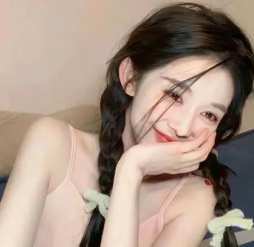 小姑娘艾萝依